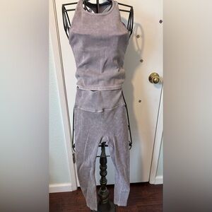Ribbed distressed gray workout set.